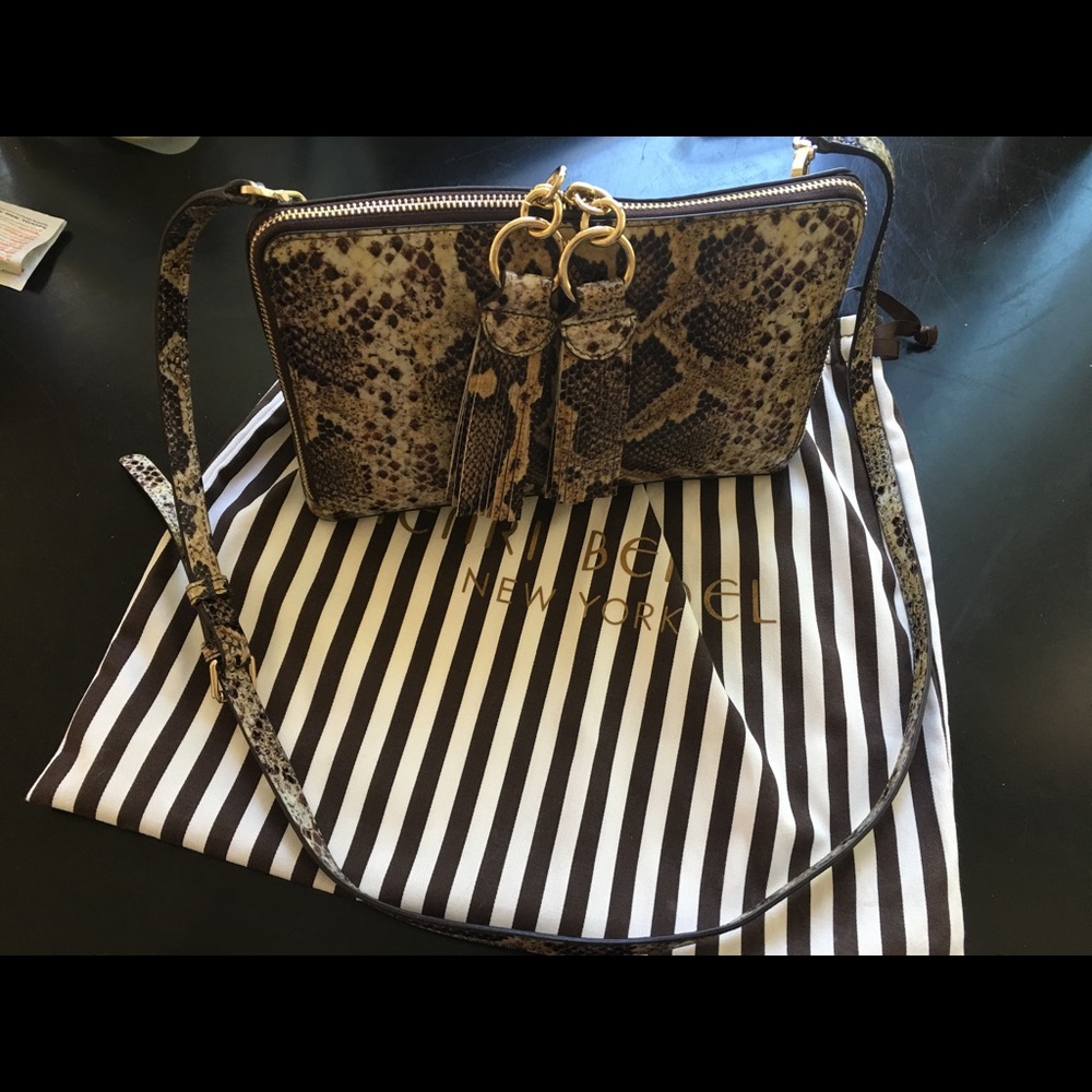 Henri Bendel Snakeskin Purse 👜LIMITED EDITION!